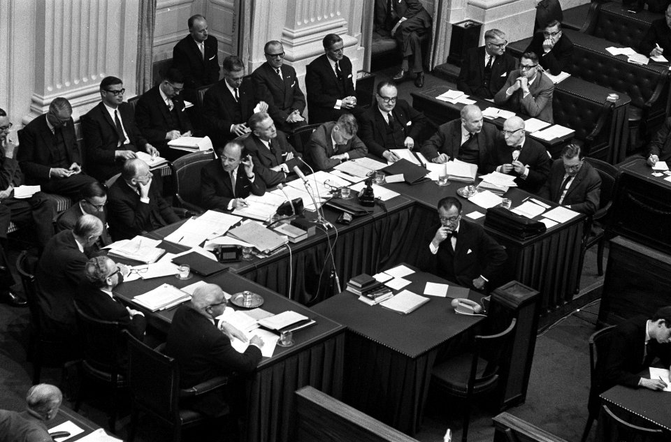 Ministers achter de regeringstafel, Bestanddeelnr 918-3042