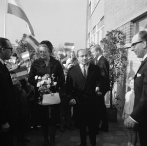 Minister-president Cals samen met zijn echtgenote, Bestanddeelnr 918-3732