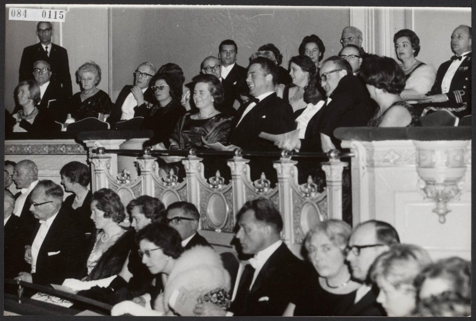 Minister-president, mr. V.G.M. Marijnen en miniser P.C.W.M. Bogaers hebben op ni, Bestanddeelnr 084-0115