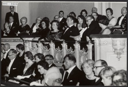 Minister-president, mr. V.G.M. Marijnen en miniser P.C.W.M. Bogaers hebben op ni, Bestanddeelnr 084-0115