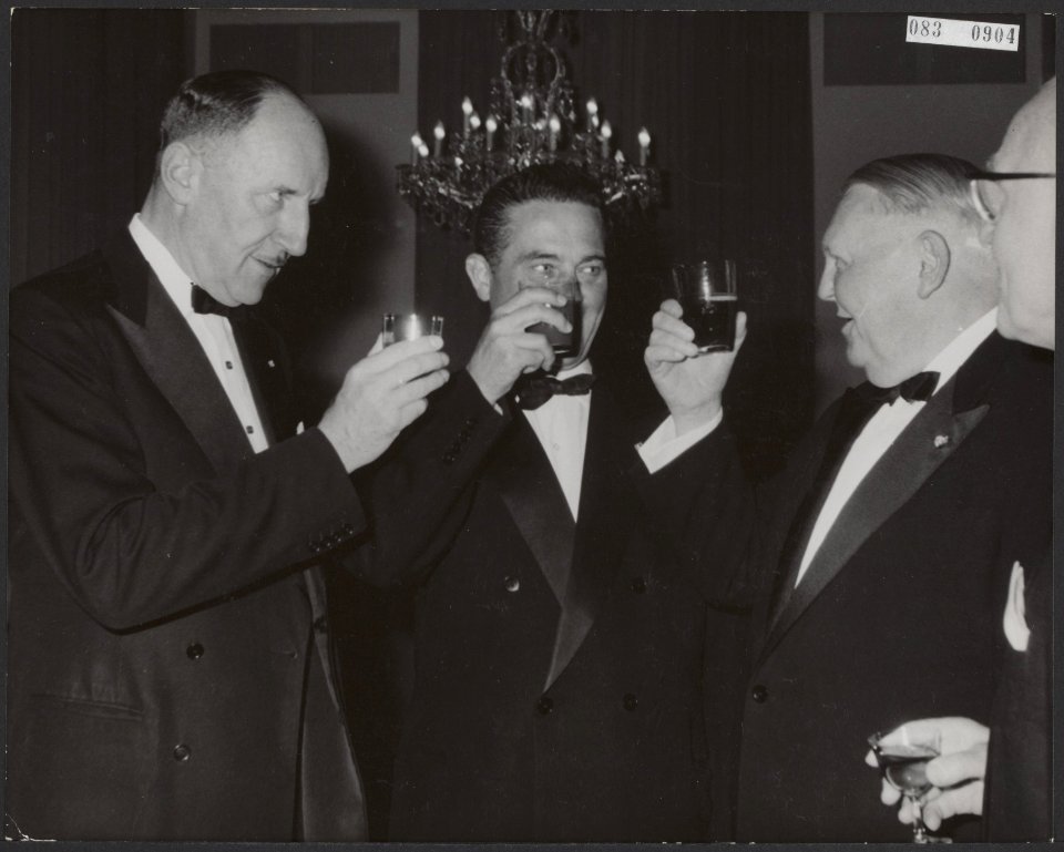 Ministers, minister-presidenten, bezoeken, Erhard Ludwig, Luns, J.A.M.H., Marijn, Bestanddeelnr 083-0904