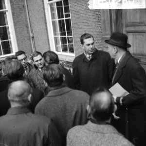 Ministerraad vergaderde te Den Haag , minister Marijnen verlaat de Treveszaal vo, Bestanddeelnr 916-0260