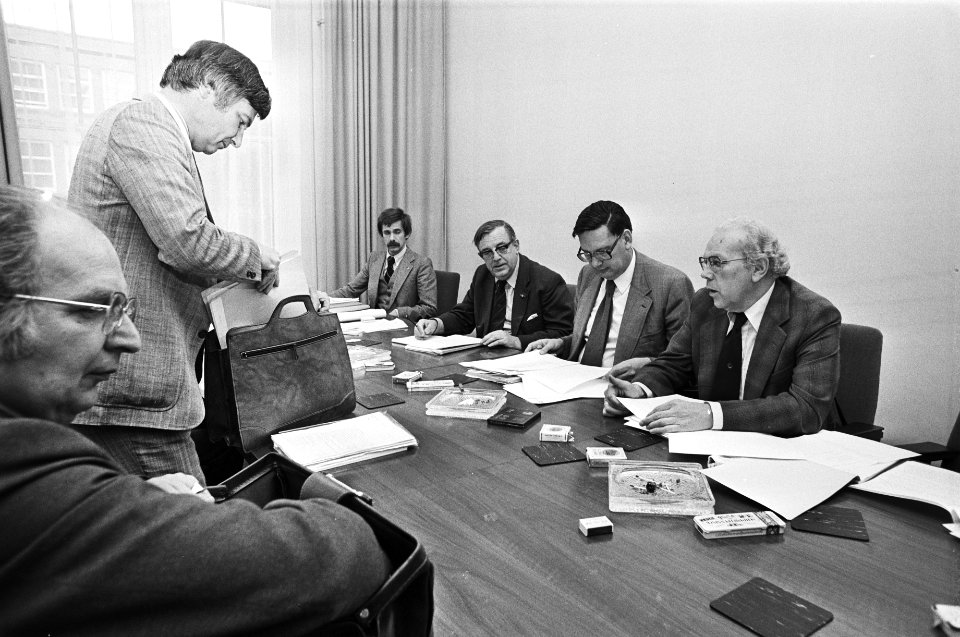 Ministers praten met bonden over toekomst Amsterdamse scheepsbouw Albeda (r) en, Bestanddeelnr 929-9202