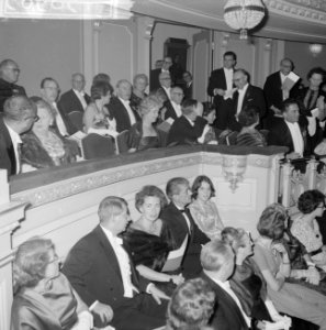 Ministers in de Stadsschouwburg bij opvoering Gijsbrecht van Aemstel, Bestanddeelnr 915-8965