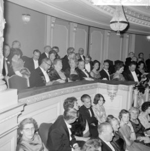 Ministers in de Stadsschouwburg bij opvoering Gijsbrecht van Aemstel, Bestanddeelnr 915-8966