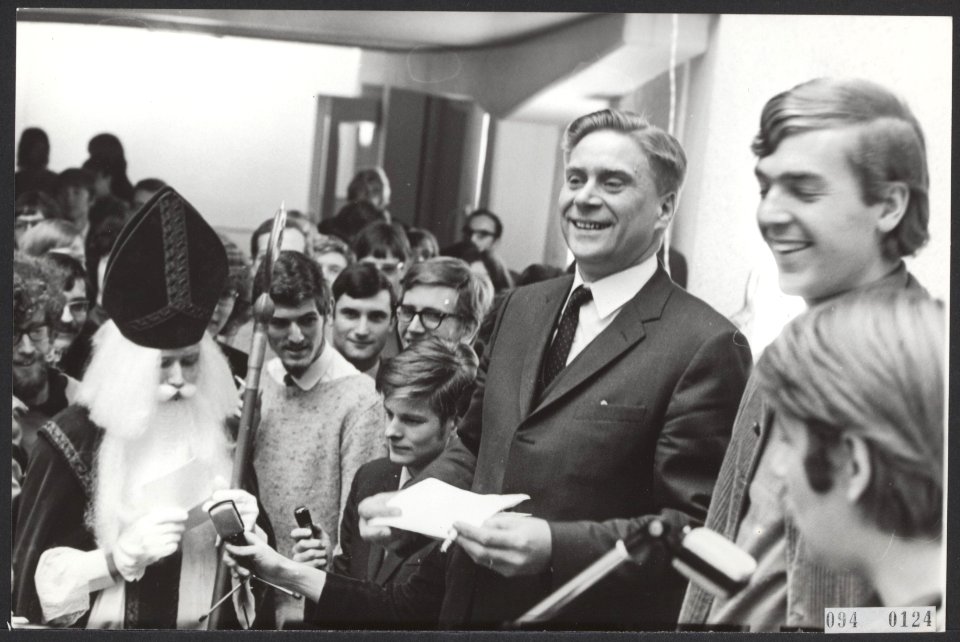 Ministers, studenten, universiteiten, bezoeken, voorzitters, A S.V.A., Verhey P., Bestanddeelnr 094-0124