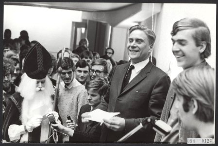 Ministers, studenten, universiteiten, bezoeken, voorzitters, A S.V.A., Verhey P., Bestanddeelnr 094-0124
