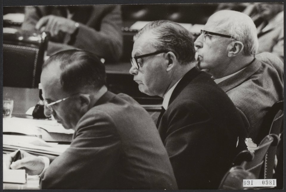 Ministers, tweede kamer, vergaderingen, minister-presidenten, Cals, Jo, Bestanddeelnr 091-0981