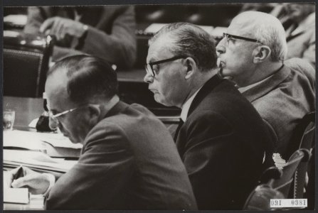 Ministers, tweede kamer, vergaderingen, minister-presidenten, Cals, Jo, Bestanddeelnr 091-0981