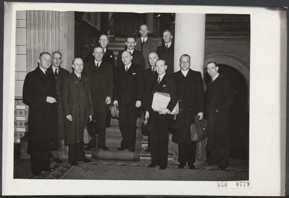 Ministerraden, gouverneurs-generaal, Drees W., Kolfschoten, Ringers J.a Mook H.J, Bestanddeelnr 050-0779