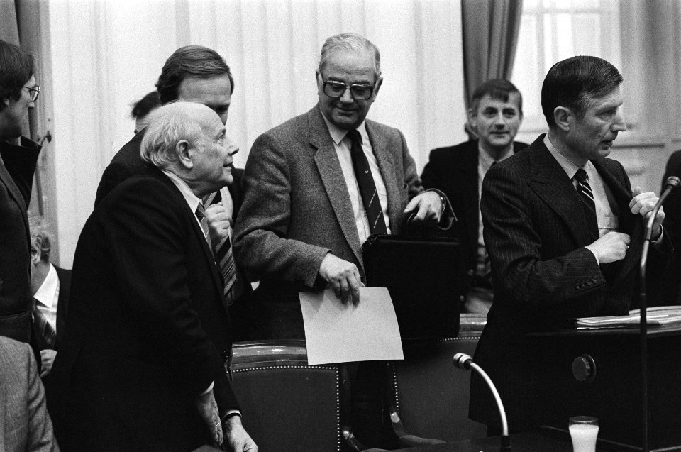 Ministers De Ruiter (CDA), Den Uyl (PvdA), Van der Stee (CDA), Kombrink (PvdA) e, Bestanddeelnr 931-8112