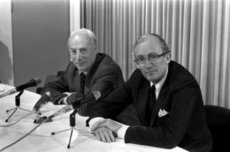 Ministers, persconferenties, Bakker, Joop, Witteveen, Johan, Bestanddeelnr 923-4508