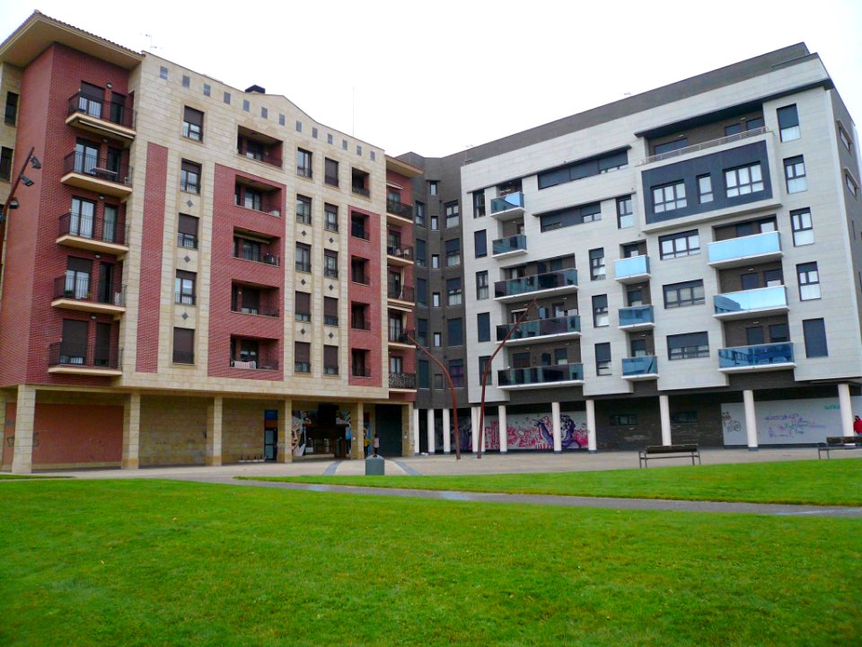 Miranda de Ebro - Bloque de apartementos en el barrio de Anduva