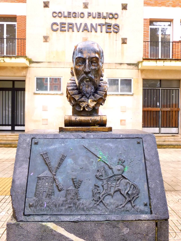 Miranda de Ebro - Plaza de Cervantes 2