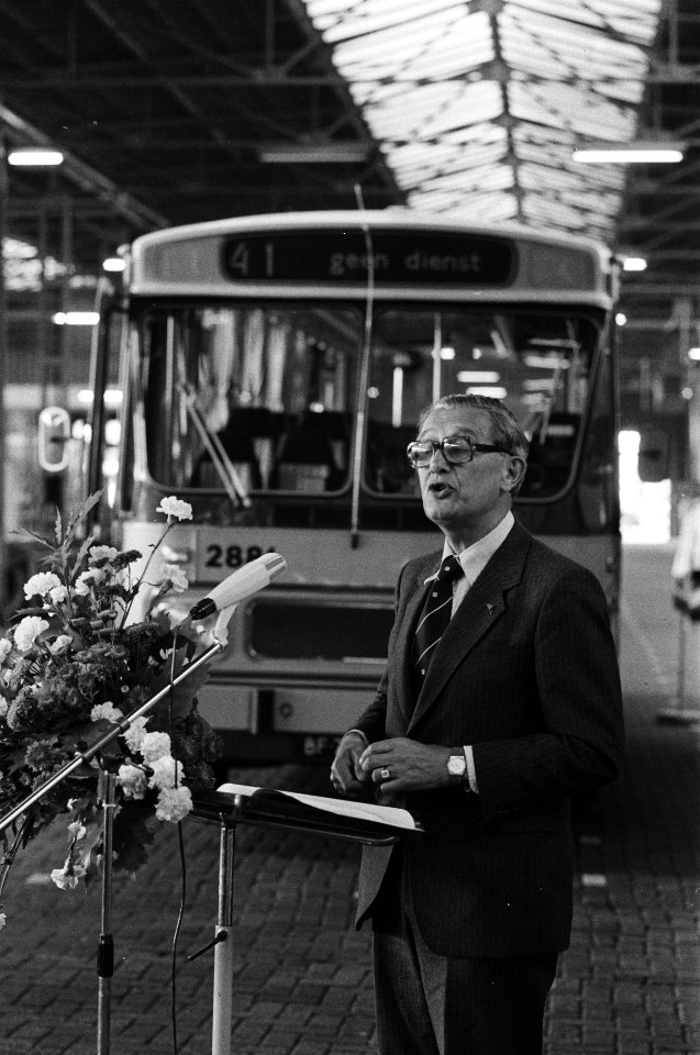 Minister Tuijnman opent vrije busbanenproject tussen Leiden en Katwijk, Bestanddeelnr 929-9100