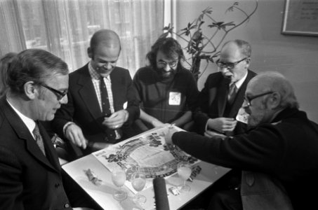 Minister Trip, kamerlid de Gaay Fortman, Roel van Duijn, Van Doorn (CRM) en Alex, Bestanddeelnr 927-0553