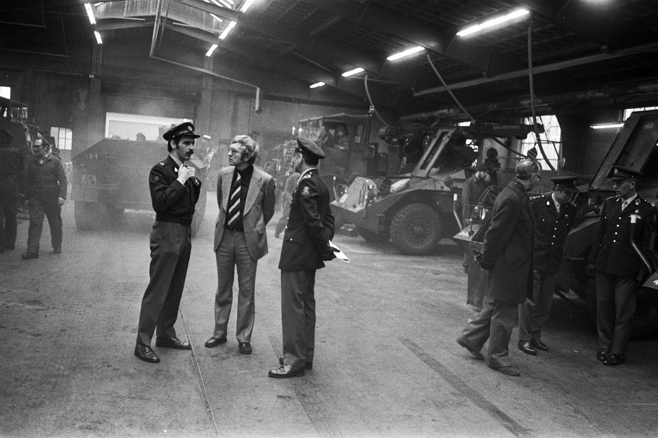 Minister Stemerdink 42stePanterinfanteriebrigade in Johan Willem Frisokazern in , Bestanddeelnr 929-0304