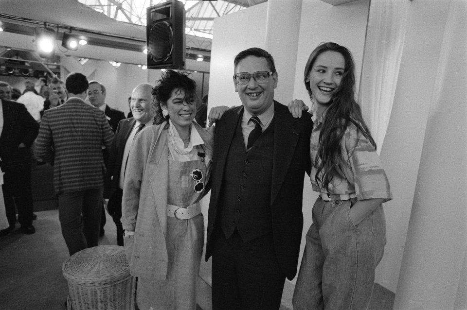 Minister Van Aardenne bezoekt in Amsterdam de modebeurs MODAM minister Van Aard, Bestanddeelnr 933-2474