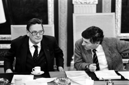 Minister Van Aardenne (l) en premier Lubbers, Bestanddeelnr 932-3904