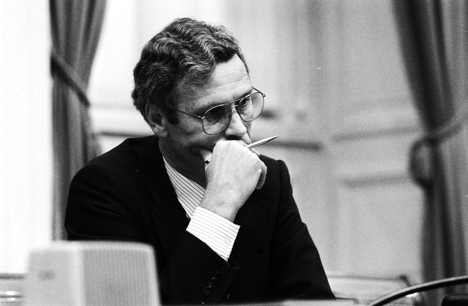 Minister Van den Broek (Buitenlandse Zaken), Bestanddeelnr 932-4253