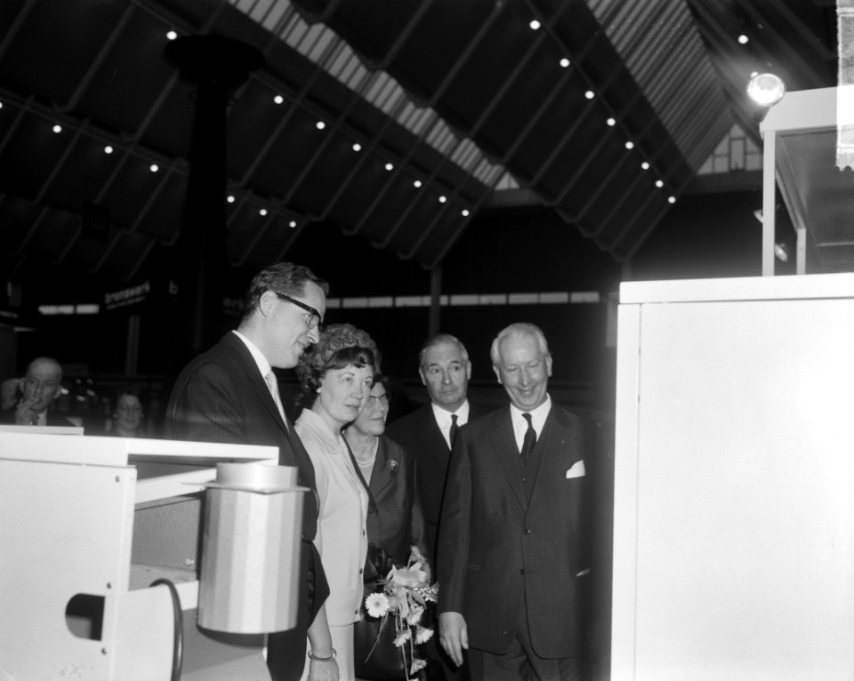 Minister van Economische Zaken dr. J. E. Andriessen , 49e Voorjaarsbeurs te Utre, Bestanddeelnr 917-5136
