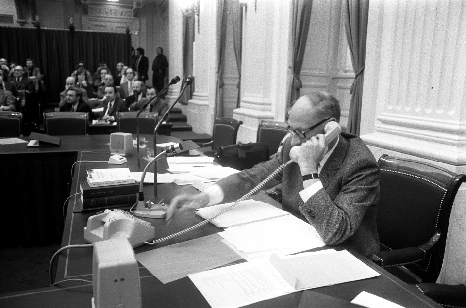 Minister Van Doorn telefoneert, Bestanddeelnr 927-0158