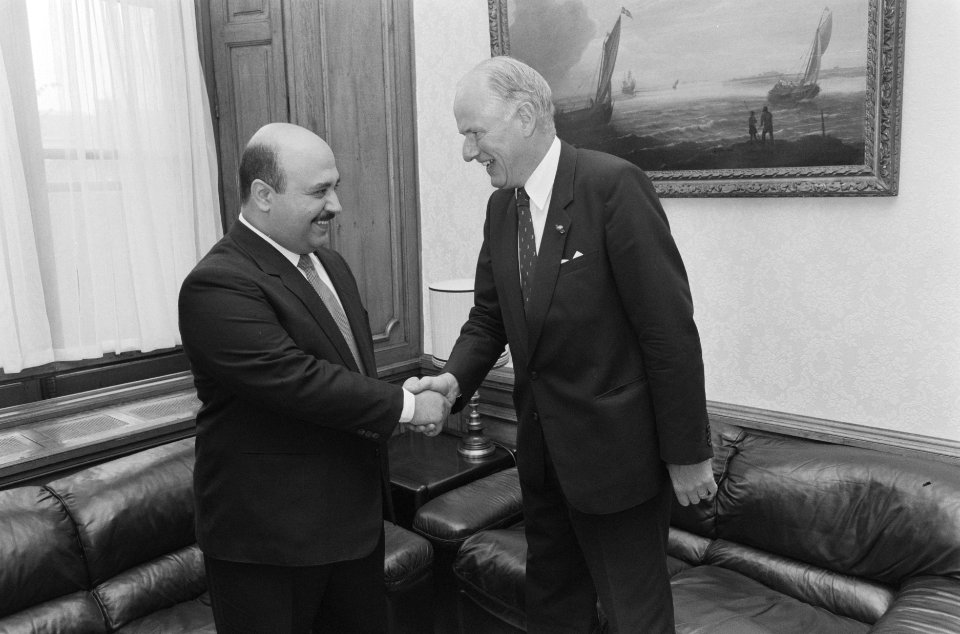 Minister Van Eekelen (Def.) ontvangt Prins Fahd (l) ( Saoedi Arabie ) op ministe, Bestanddeelnr 934-0829