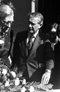 Minister Tuijnman opent vrije busbanenproject tussen Leiden en Katwijk, Bestanddeelnr 929-9101