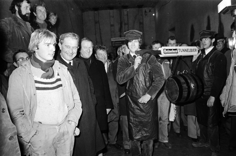 Minister Tuijnman bezoekt Hemspoortunnel op het diepste punt kreeg minister Tui, Bestanddeelnr 930-0718