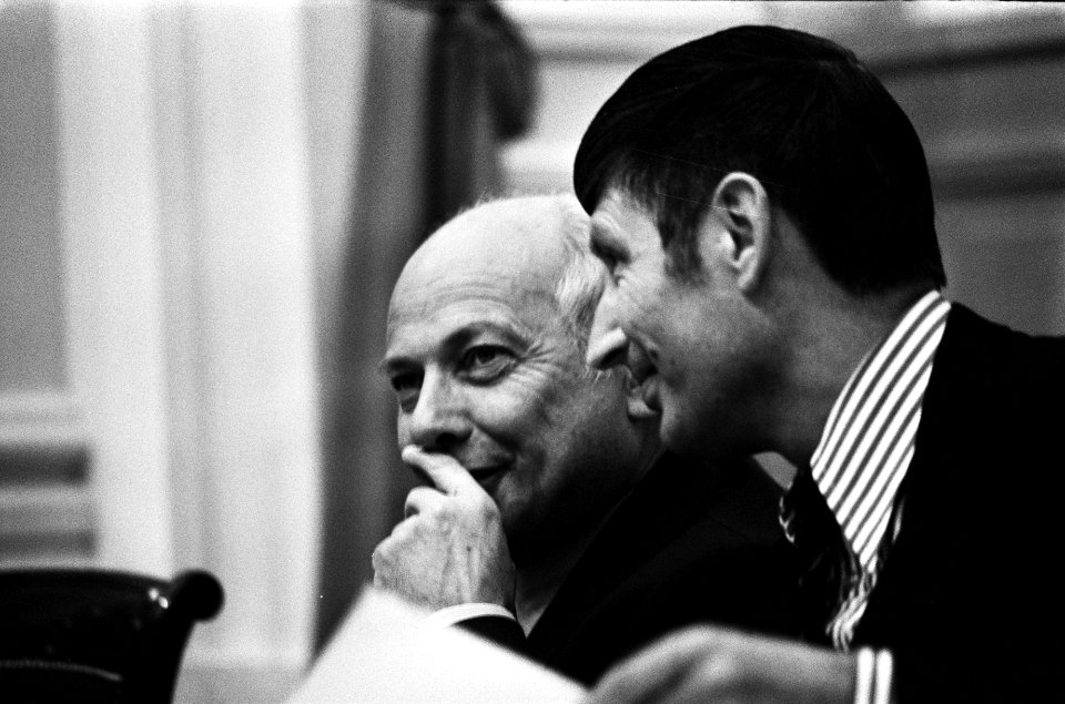 Minister van Justitie Van Agt (rechts) en minister-president Den Uyl, Bestanddeelnr 927-9680