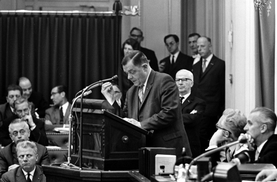 Minister van Financiën Vondeling aan het woord, Bestanddeelnr 918-3647