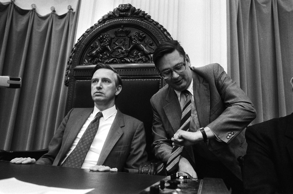 Minister van Aardenne (Economische Zaken) (r) met kamervoorzitter Dolman, Bestanddeelnr 932-6412