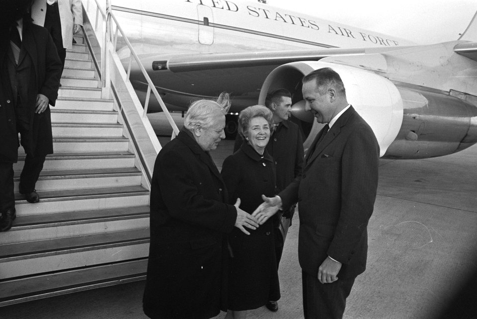 Minister van Financien David Kennedy van USA arriveert op Schiphol .minister Ke, Bestanddeelnr 924-0656