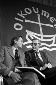 Minister Van der Stoel (rechts, Buitenlandse Zaken) en Olof Palme, Bestanddeelnr 931-8214