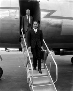 Minister van Financien van Italie Colombo op Schiphol, Bestanddeelnr 919-3920
