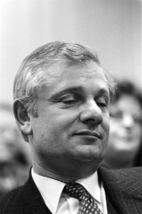 Minister Van Aardenne (EZ) bezoekt IBM-fabriek, Bestanddeelnr 932-8362