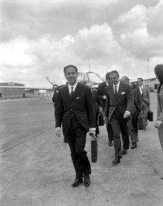 Minister van Financien van Italie Colombo op Schiphol, Bestanddeelnr 919-3919