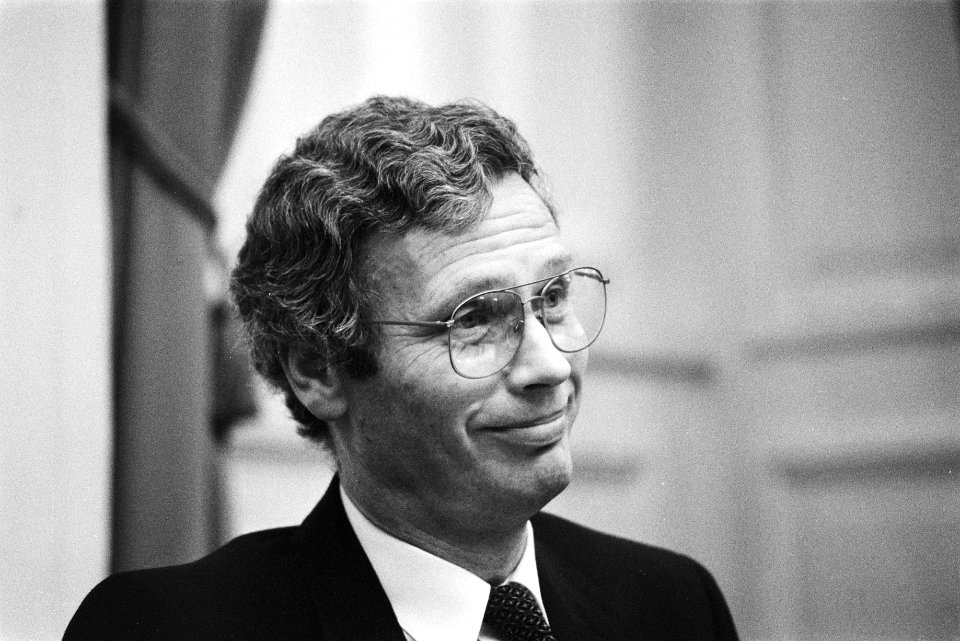 Minister Van den Broek (Buitenlandse Zaken), Bestanddeelnr 932-7643