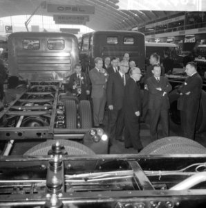 Minister Suurhoff opende vrachtautotentoontelling in RAI, Bestanddeelnr 918-7461