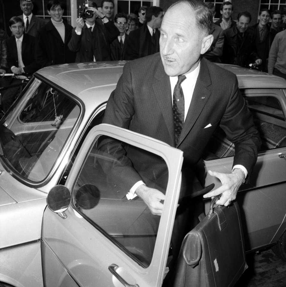 Minister van Buitenlandse Zaken Joseph Luns (KVP) arriveert voor de laatste zitt, Bestanddeelnr 919-6828