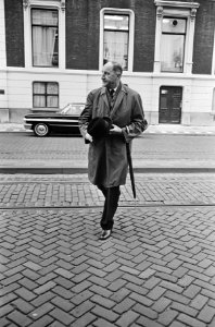 Minister van Buitenlandse Zaken Joseph Luns (KVP) arriveert bij het kantoor van , Bestanddeelnr 919-7270