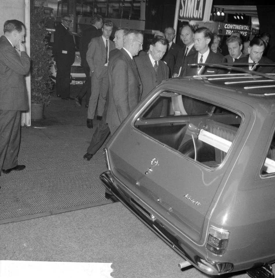 Minister Suurhoff opende vrachtautotentoontelling in RAI, Bestanddeelnr 918-7462