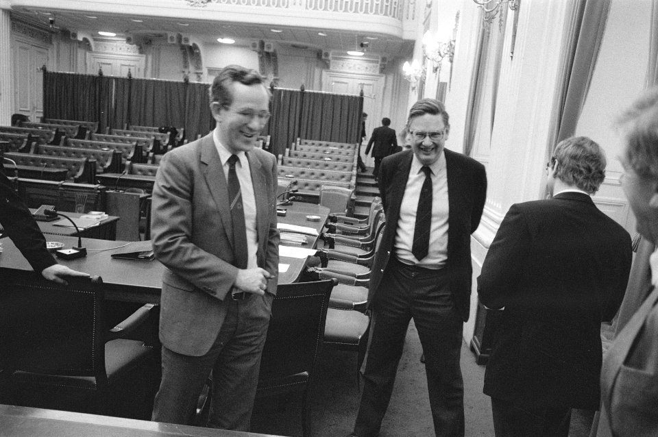 Minister Van Aardenne in de Tweede Kamer voor een vergadering over de vestigings, Bestanddeelnr 933-6314