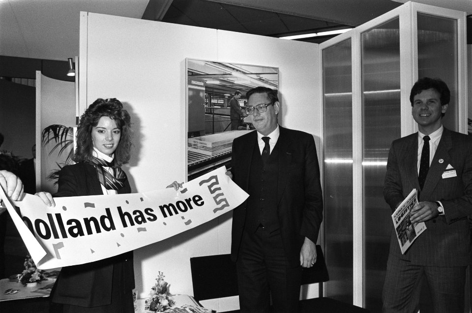Minister Van Aardenne opent vakbeurs goederenstroombeheersing Logistica'85 met , Bestanddeelnr 933-4936