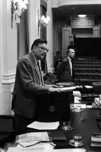 Minister Van Aardenne spreekt in Tweede Kamer tijdens begroting van het Minister, Bestanddeelnr 933-5034