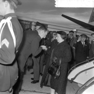 Minister van Buitenlandse Zaken van Israel mevrouw Golda Meir in Nederland aange, Bestanddeelnr 916-0902