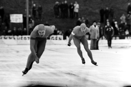 Nationale kampioenschappen schaatsen te Assen Uilkema (links) en Valentijn tijd, Bestanddeelnr 928-9711