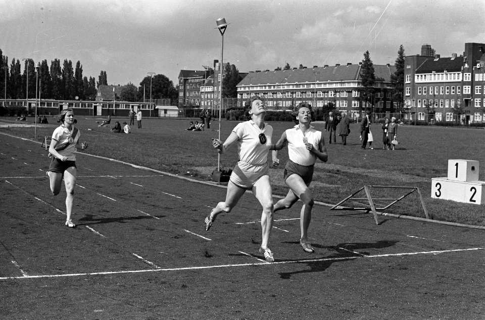 Nationale kampioenschappen vijfkamp dames, exclusief voor Vrije Volk finish 200 , Bestanddeelnr 914-1642