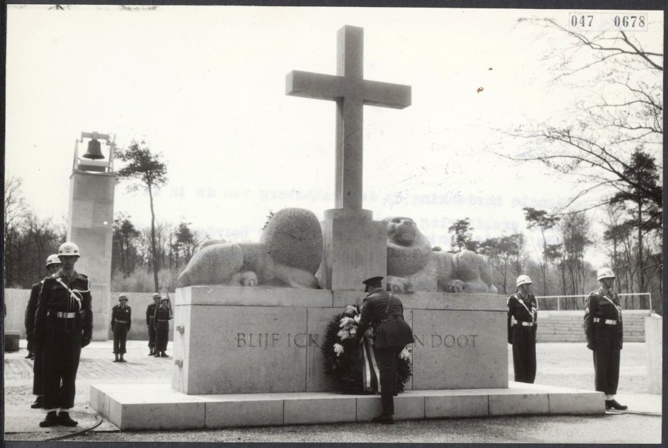 Nationale herdenking op de Grebbeberg van de in de Tweede Wereldoorlog gesneuvel, Bestanddeelnr 047-0678