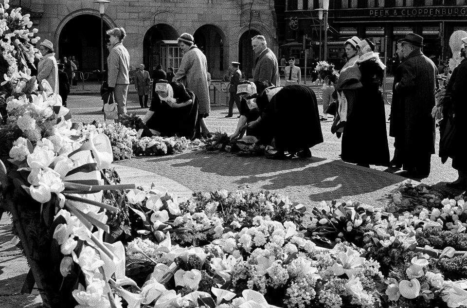 Nationale Herdenking gevallenen op de Dam bij het Nationaal Monument Een paar v, Bestanddeelnr 915-1178